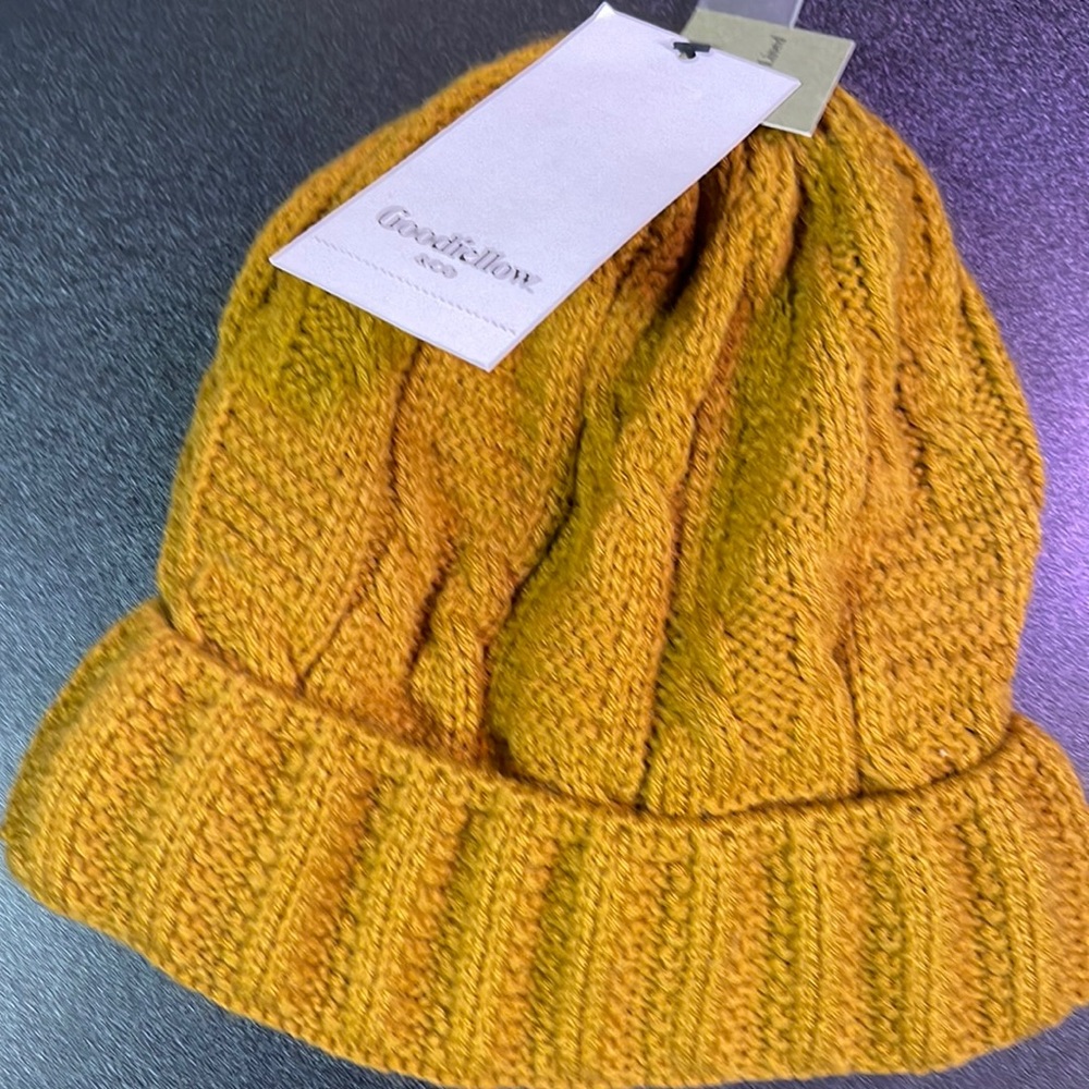 One size fits all fleece  lined Goodfellow and Company knitted beanie